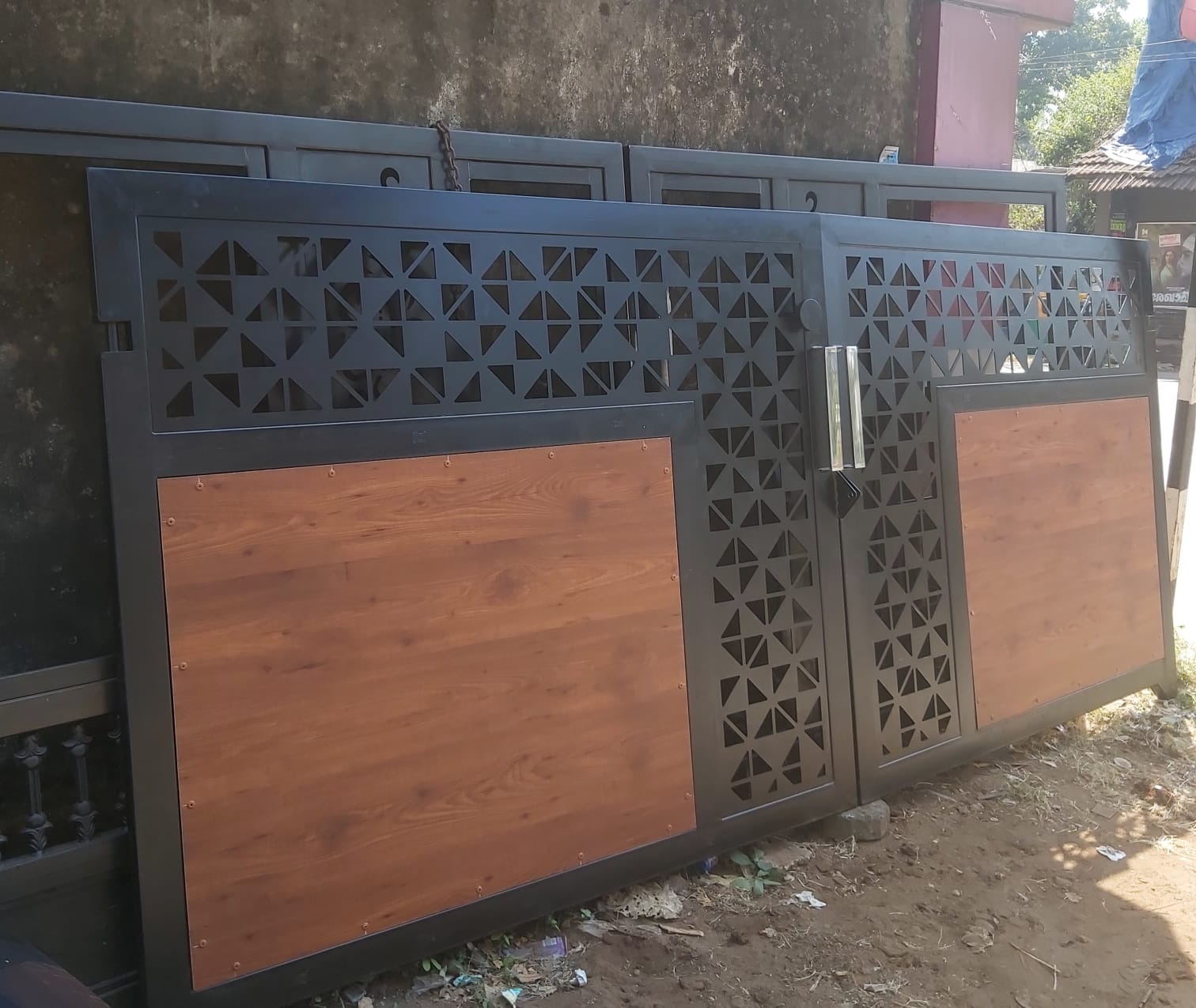 Boxy Gate 1
