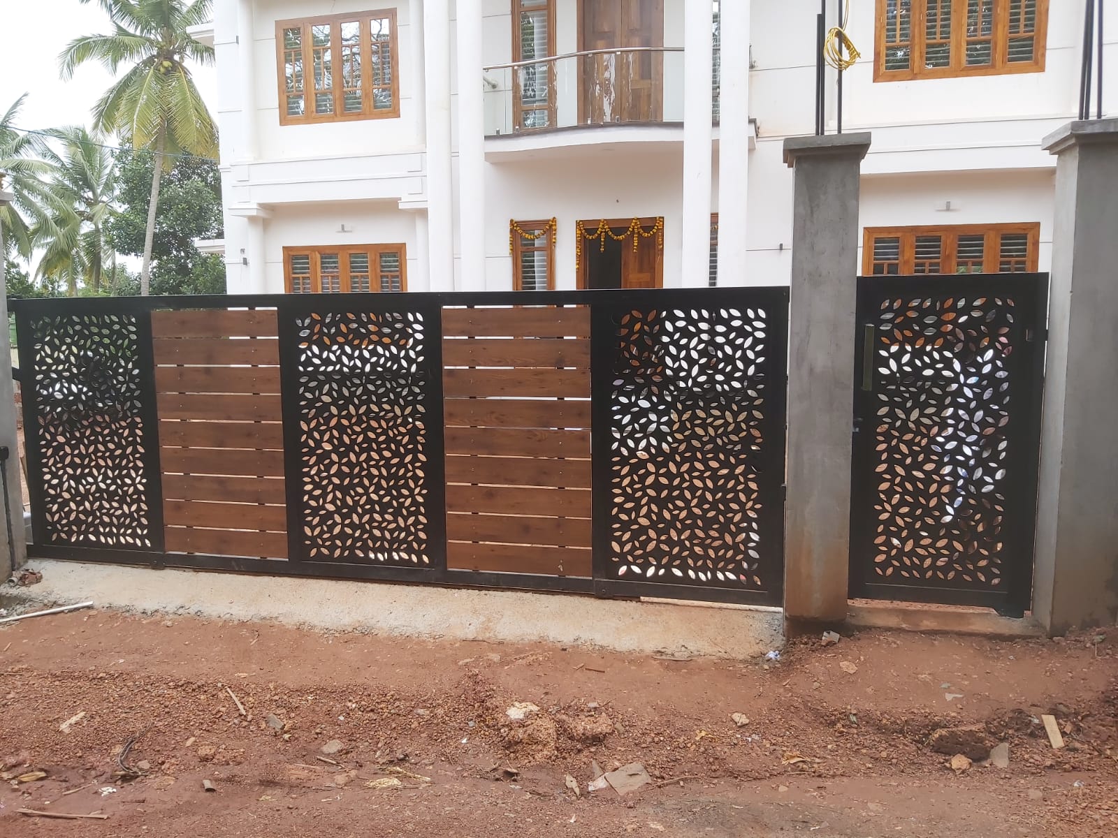 Slider with 2-Way Gate
